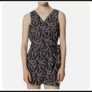 🦩4/$20 NWT Loft Palm Print Black & White Faux Wrap Romper 6 Petite 6P